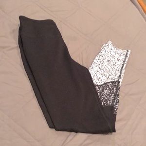 SO Athletic Black and whiteLegging size medium